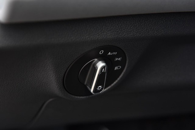 Volkswagen Jetta Vehicle Image 11