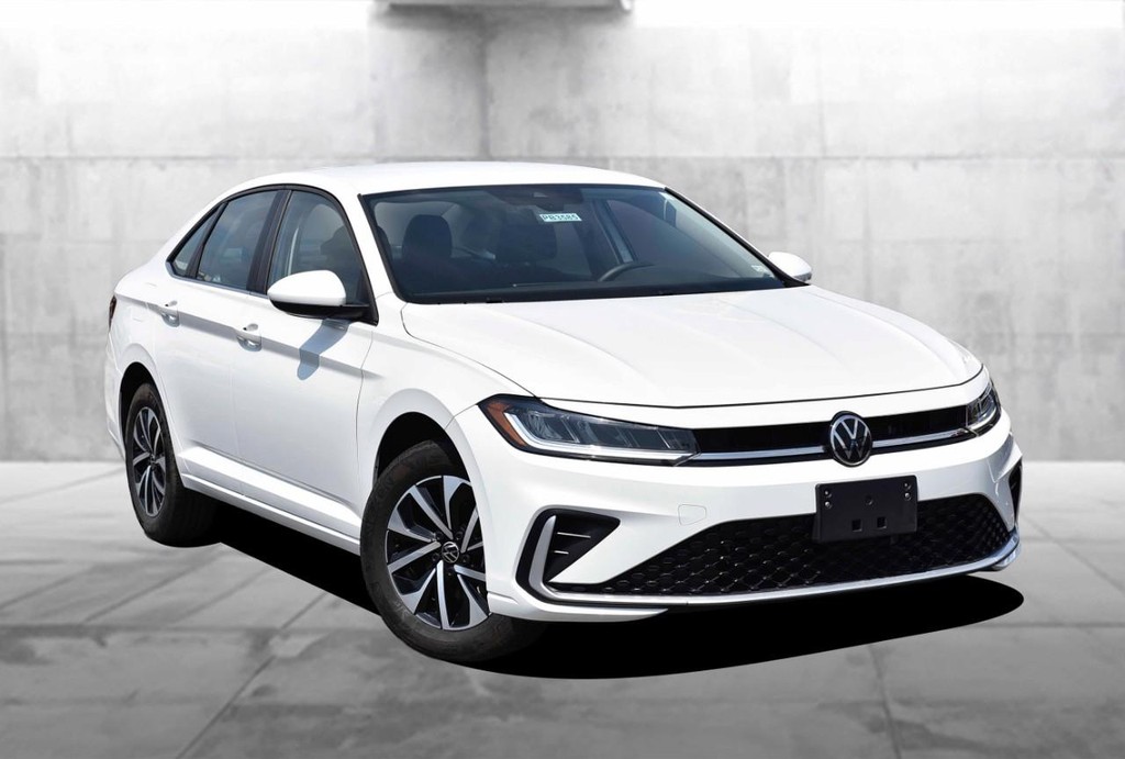 Volkswagen Jetta Vehicle Full-screen Gallery Image 2