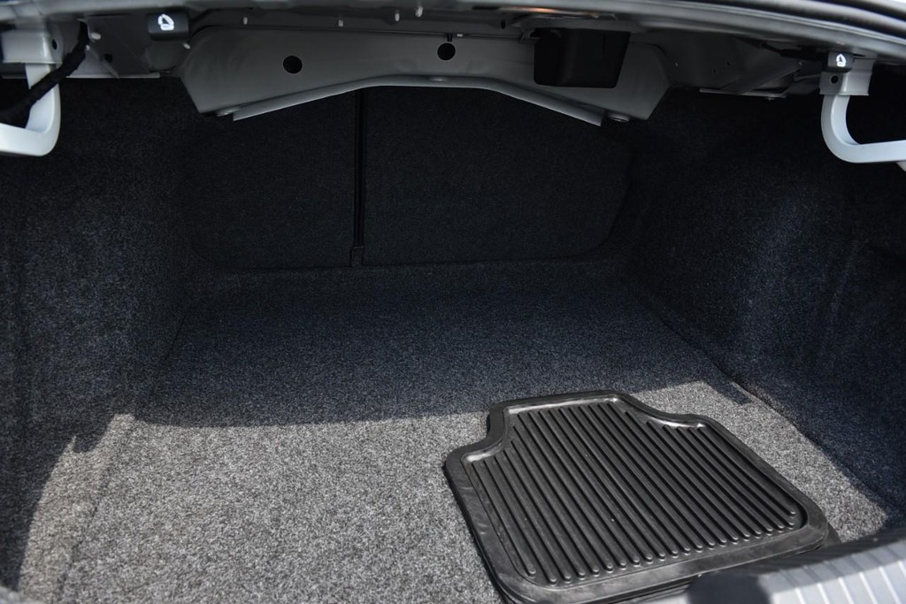 Volkswagen Jetta Vehicle Full-screen Gallery Image 22