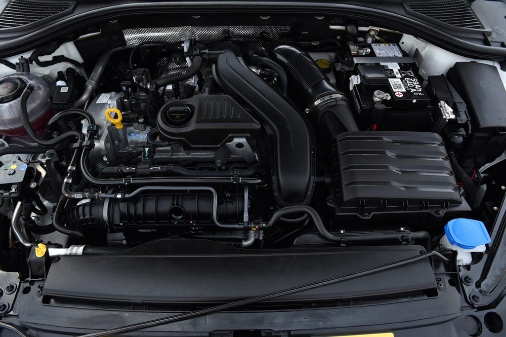 Volkswagen Jetta Vehicle Full-screen Gallery Image 23