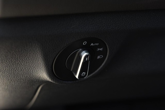 Volkswagen Jetta Vehicle Image 11