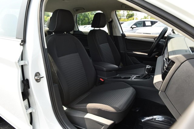 Volkswagen Jetta Vehicle Image 20
