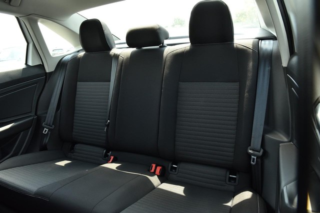 Volkswagen Jetta Vehicle Image 21