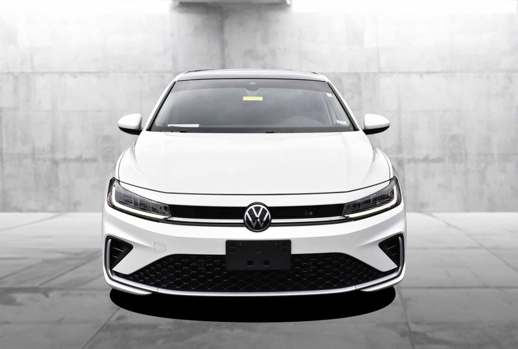 Volkswagen Jetta Vehicle Full-screen Gallery Image 4