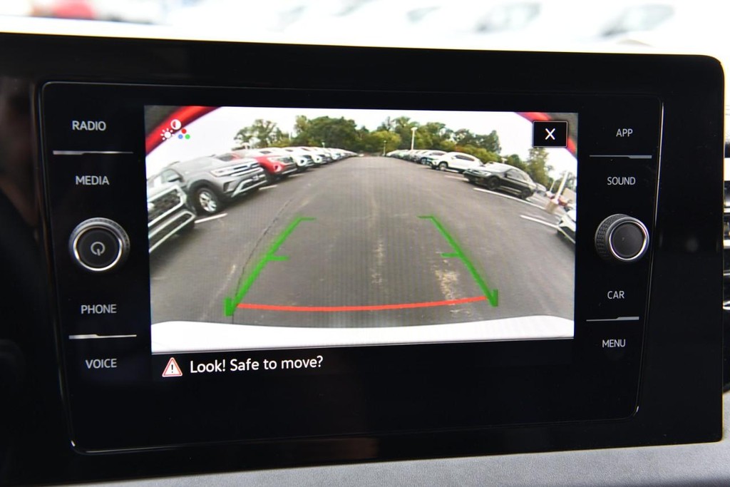 Volkswagen Jetta Vehicle Full-screen Gallery Image 13