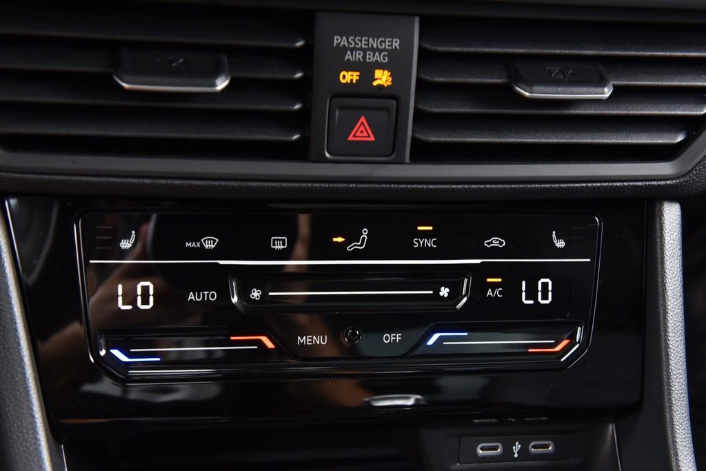 Volkswagen Jetta Vehicle Full-screen Gallery Image 15