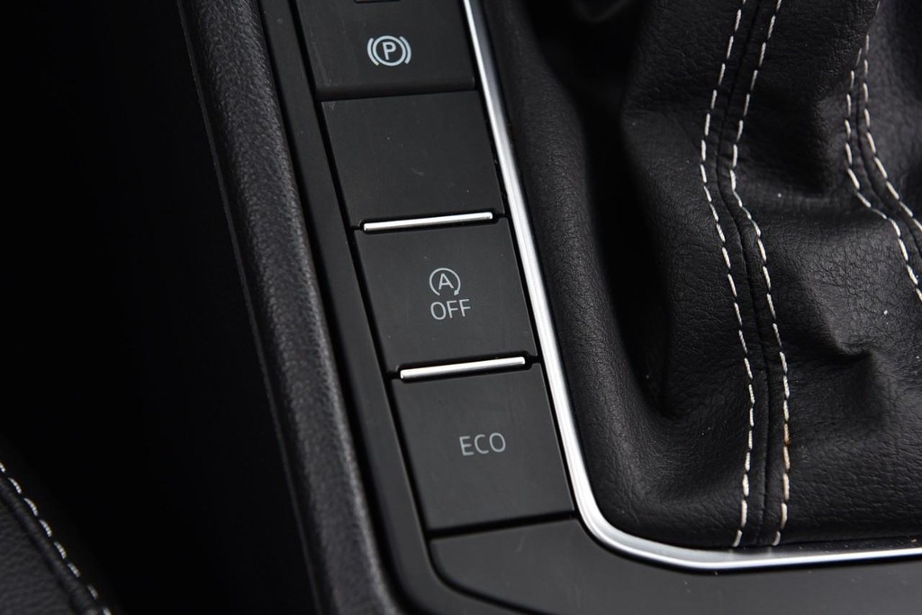 Volkswagen Jetta Vehicle Full-screen Gallery Image 18