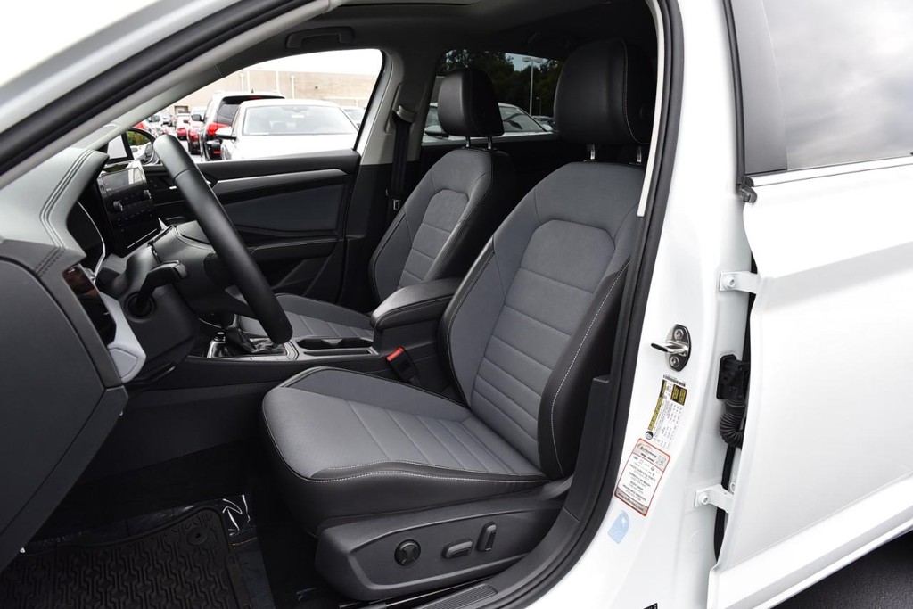 Volkswagen Jetta Vehicle Full-screen Gallery Image 20