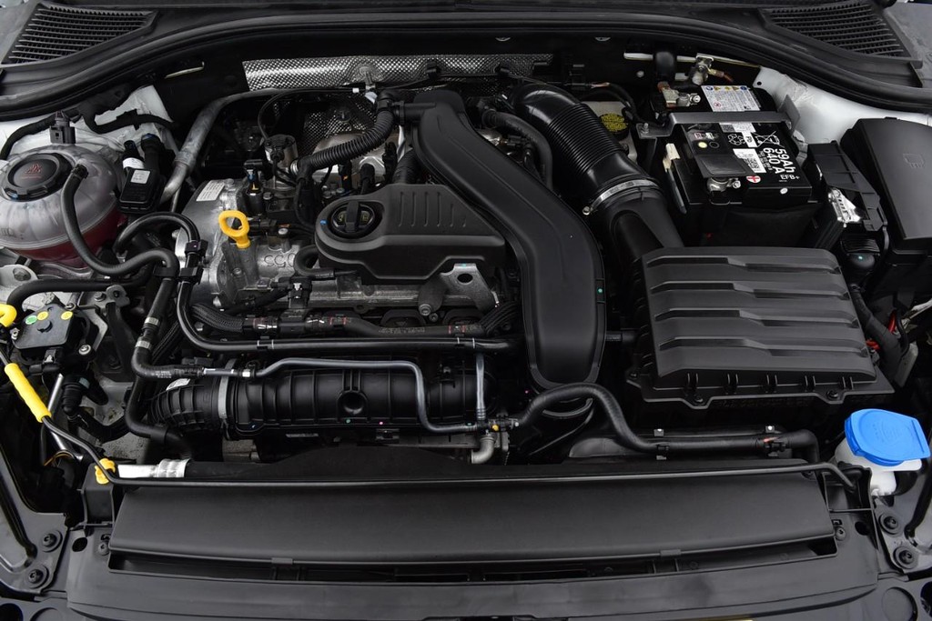 Volkswagen Jetta Vehicle Full-screen Gallery Image 25