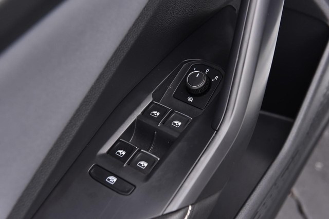 Volkswagen Jetta Vehicle Image 08