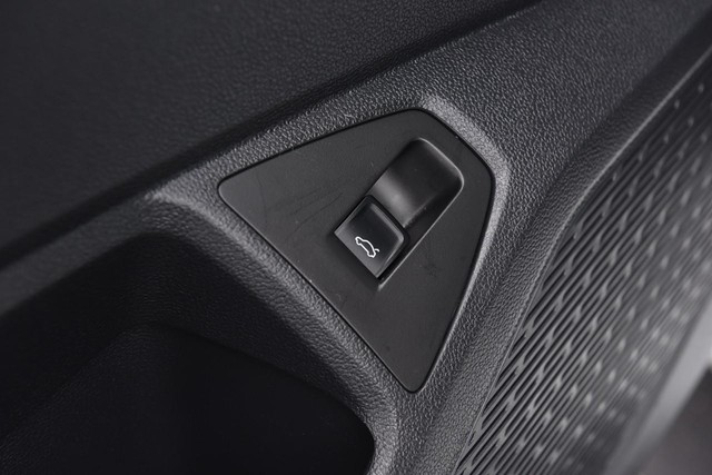 Volkswagen Jetta Vehicle Image 09