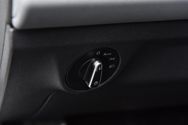 Volkswagen Jetta Vehicle Image 11