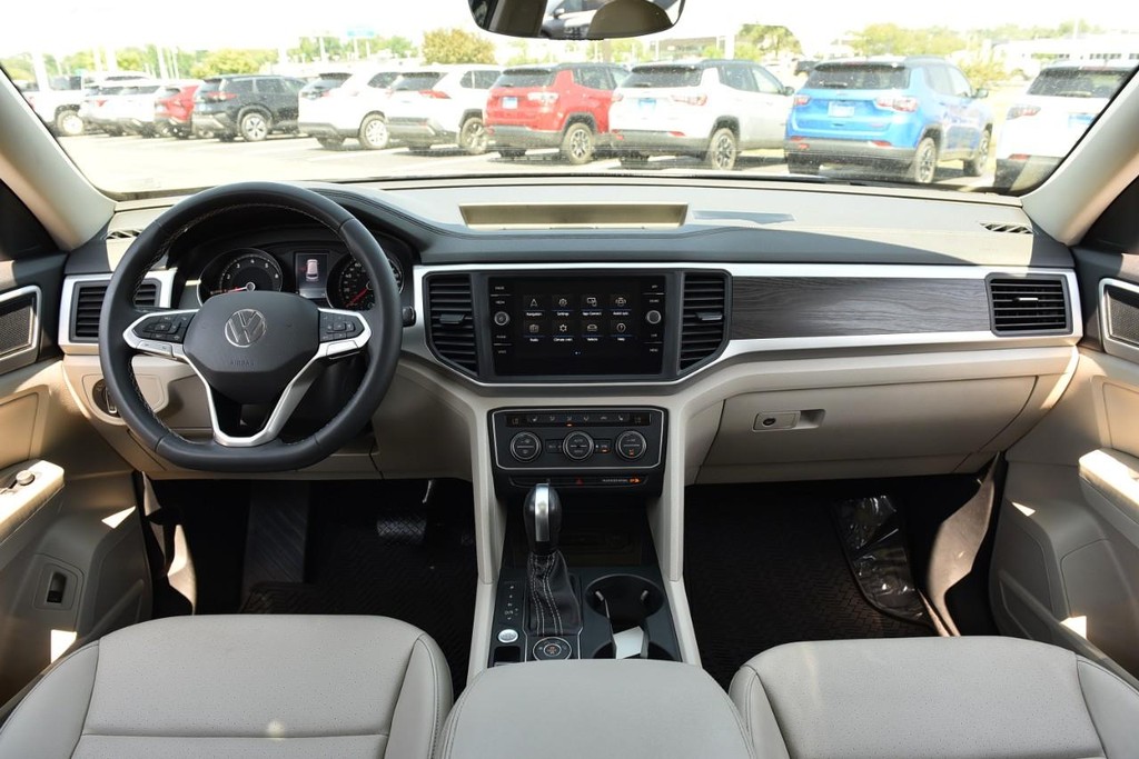 Volkswagen Atlas Vehicle Full-screen Gallery Image 7