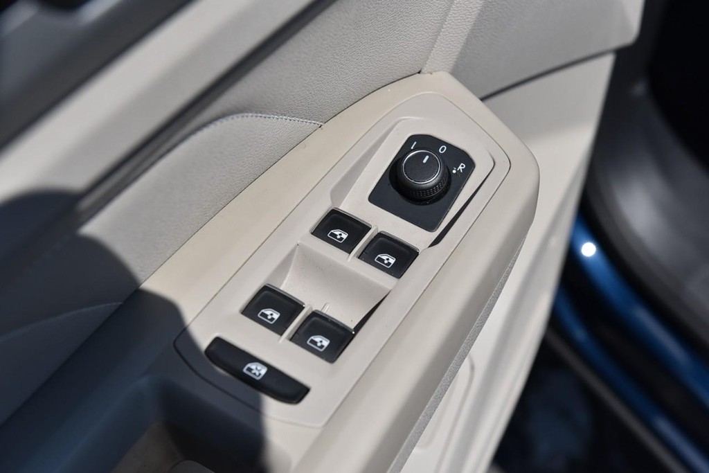 Volkswagen Atlas Vehicle Full-screen Gallery Image 8