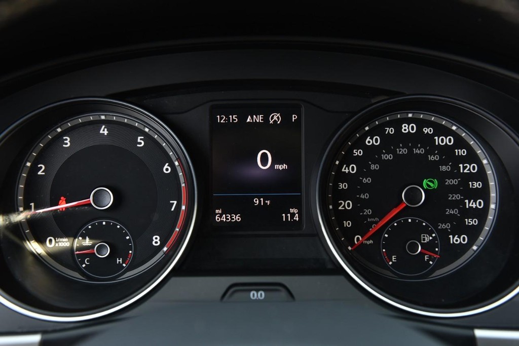 Volkswagen Atlas Vehicle Full-screen Gallery Image 12
