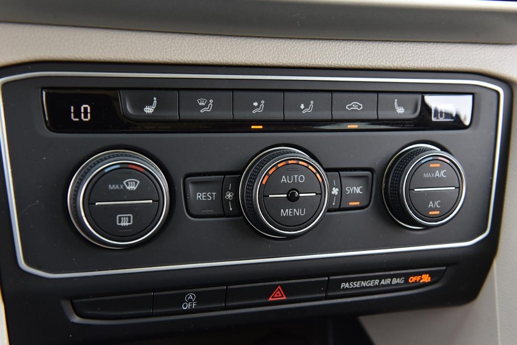 Volkswagen Atlas Vehicle Full-screen Gallery Image 15