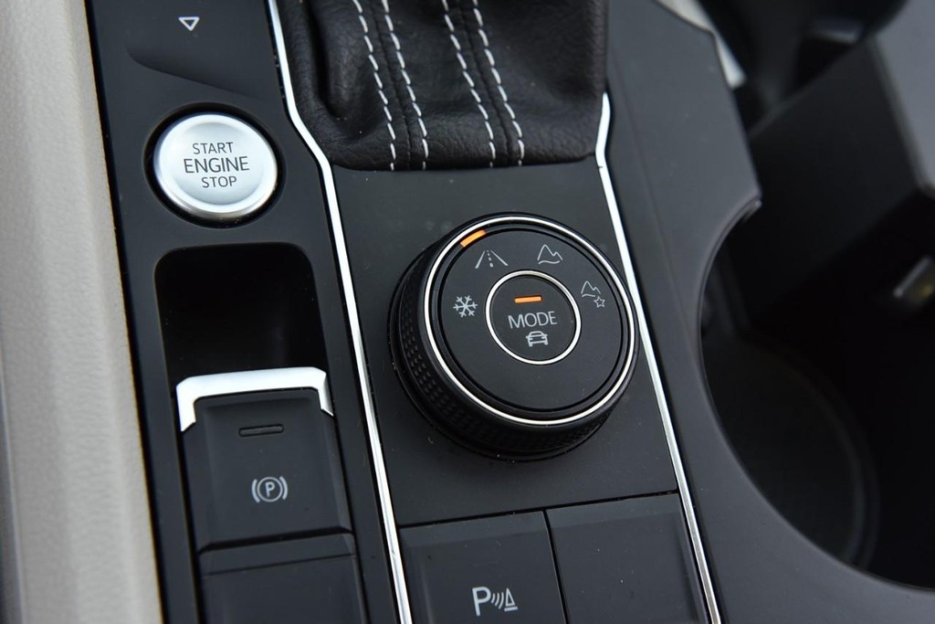 Volkswagen Atlas Vehicle Full-screen Gallery Image 17
