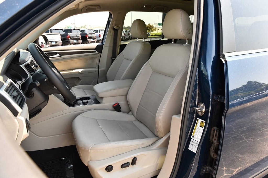 Volkswagen Atlas Vehicle Full-screen Gallery Image 19