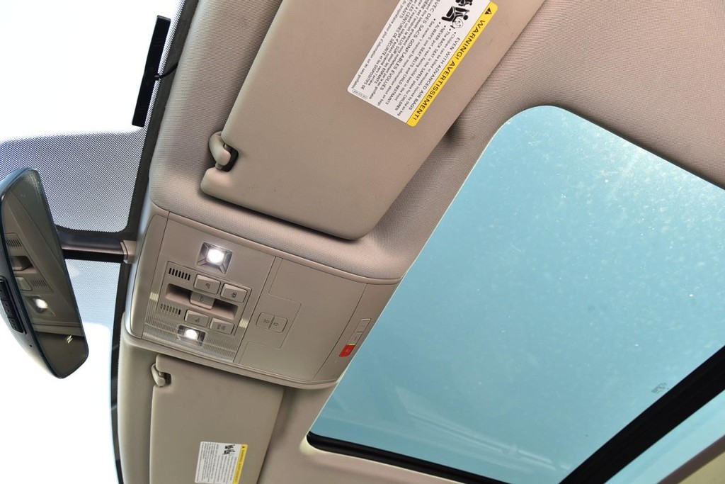 Volkswagen Atlas Vehicle Full-screen Gallery Image 21