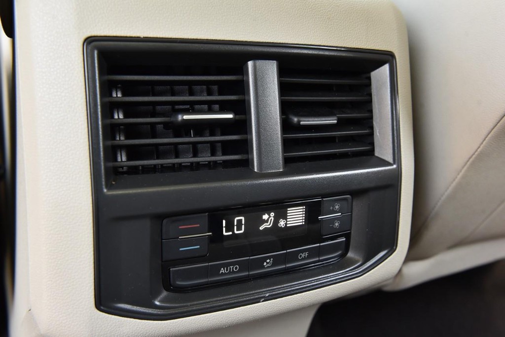Volkswagen Atlas Vehicle Full-screen Gallery Image 23