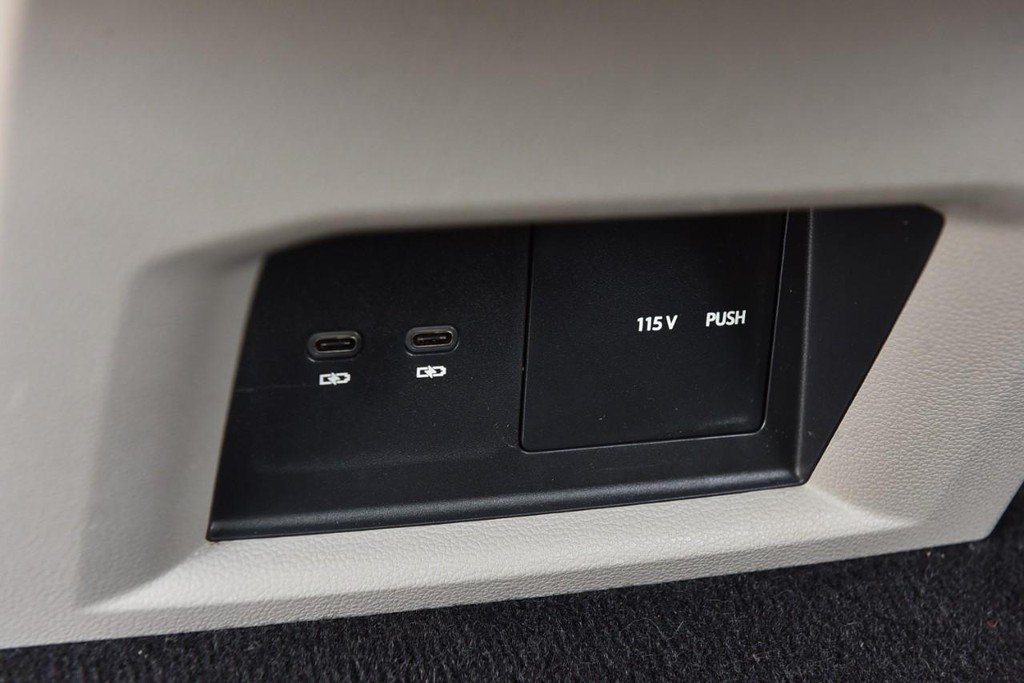 Volkswagen Atlas Vehicle Full-screen Gallery Image 24