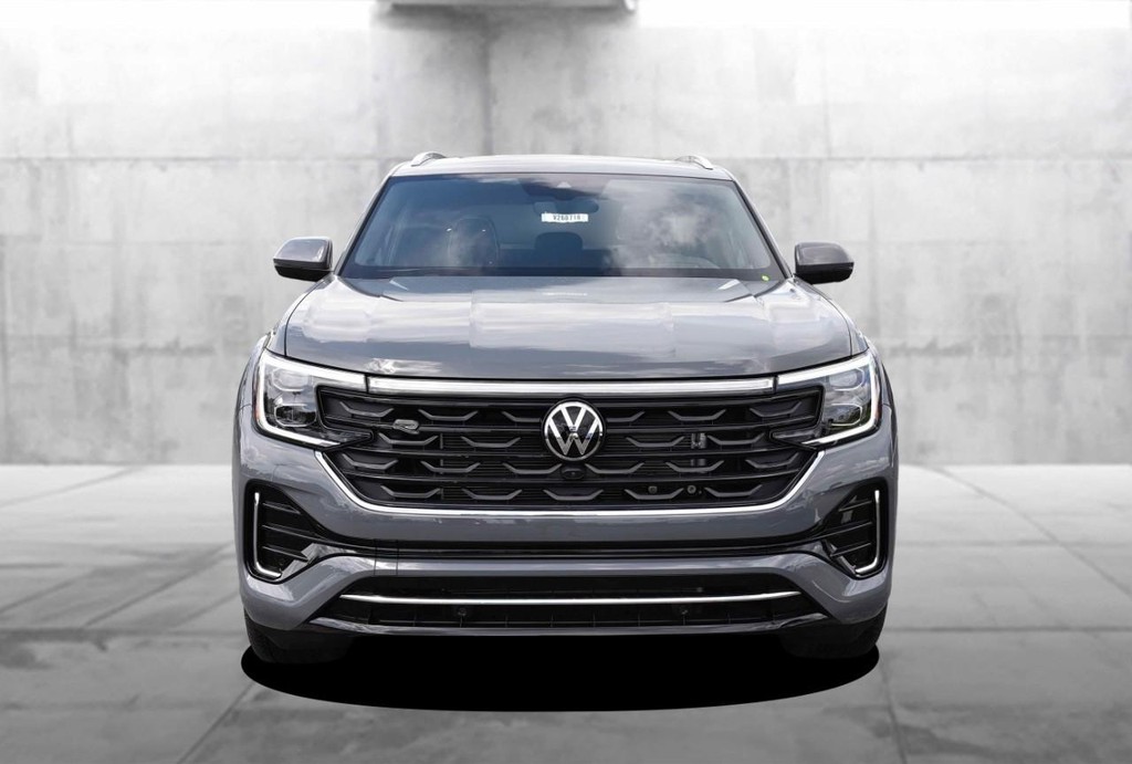 Volkswagen Atlas Cross Sport Vehicle Full-screen Gallery Image 4