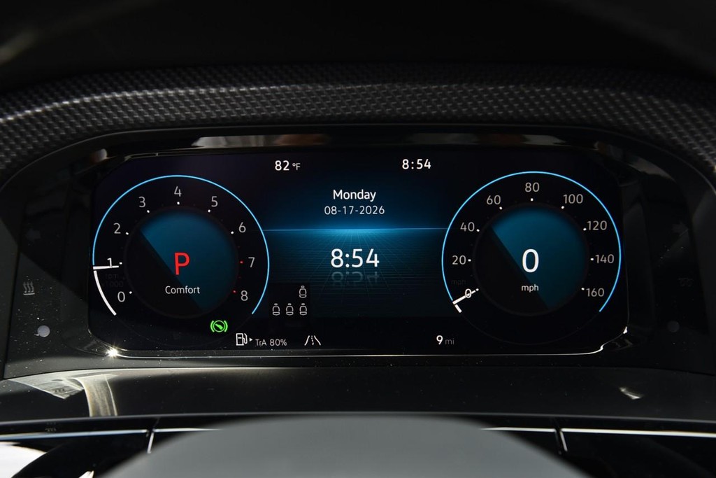 Volkswagen Atlas Cross Sport Vehicle Full-screen Gallery Image 12