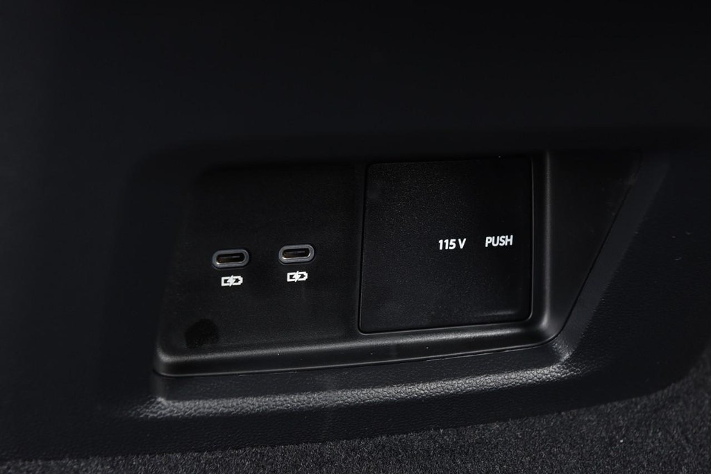 Volkswagen Atlas Cross Sport Vehicle Full-screen Gallery Image 24