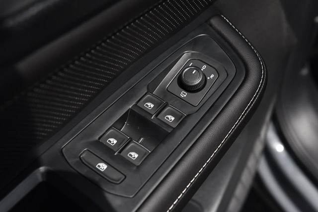 Volkswagen Atlas Cross Sport Vehicle Image 08