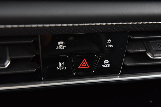 Volkswagen Atlas Cross Sport Vehicle Image 15