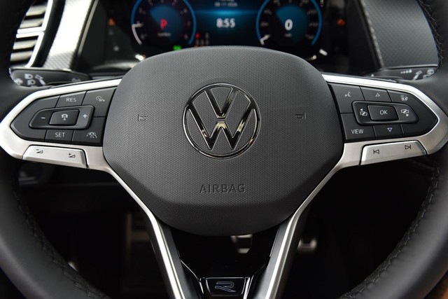 Volkswagen Atlas Cross Sport Vehicle Image 18