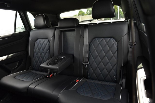 Volkswagen Atlas Cross Sport Vehicle Image 22