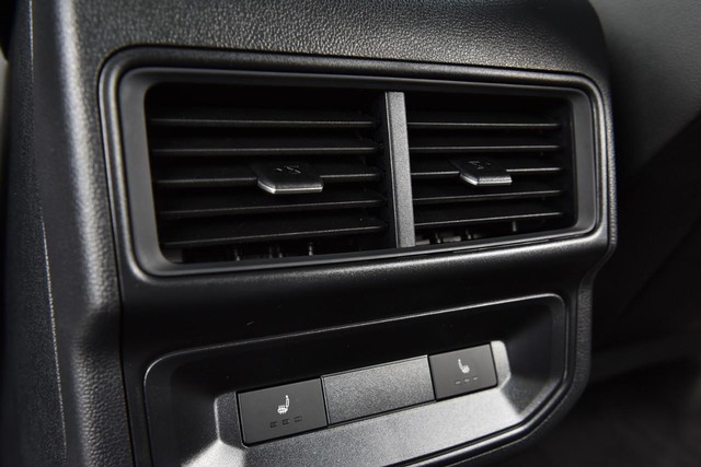 Volkswagen Atlas Cross Sport Vehicle Image 23