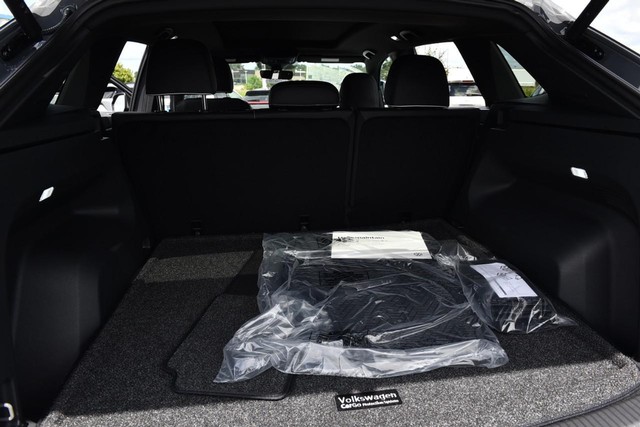 Volkswagen Atlas Cross Sport Vehicle Image 25