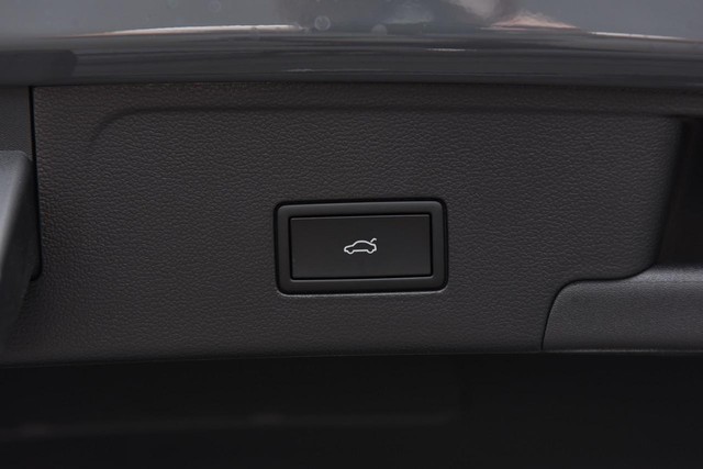Volkswagen Atlas Cross Sport Vehicle Image 26