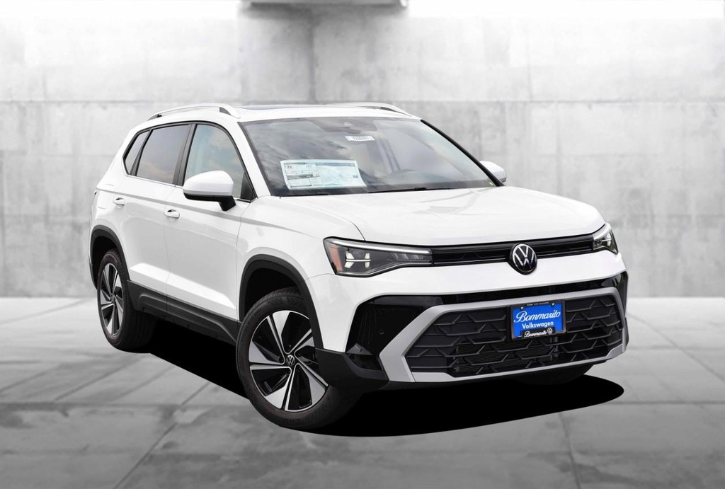 Volkswagen Taos Vehicle Full-screen Gallery Image 2
