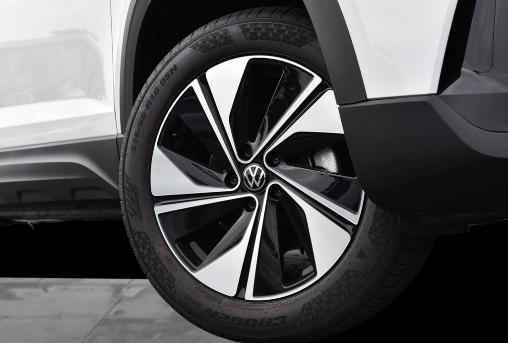 Volkswagen Taos Vehicle Full-screen Gallery Image 3