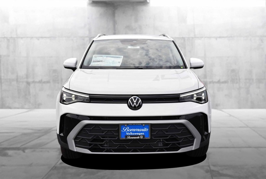 Volkswagen Taos Vehicle Full-screen Gallery Image 4