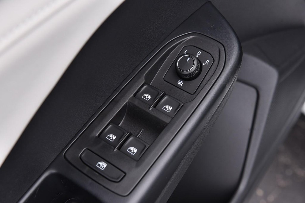 Volkswagen Taos Vehicle Full-screen Gallery Image 8