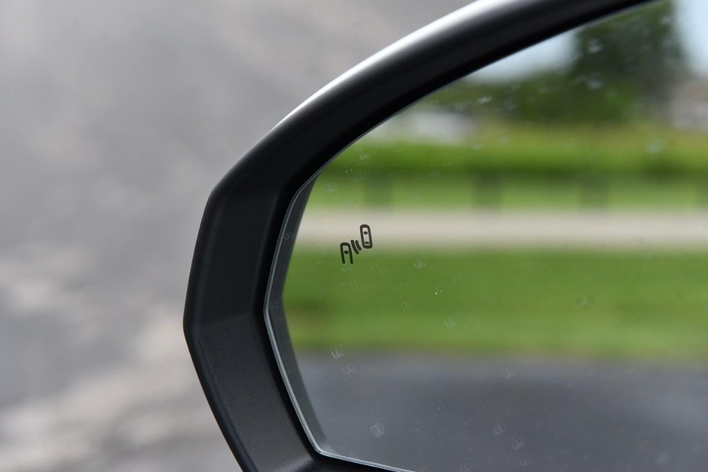 Volkswagen Taos Vehicle Full-screen Gallery Image 9
