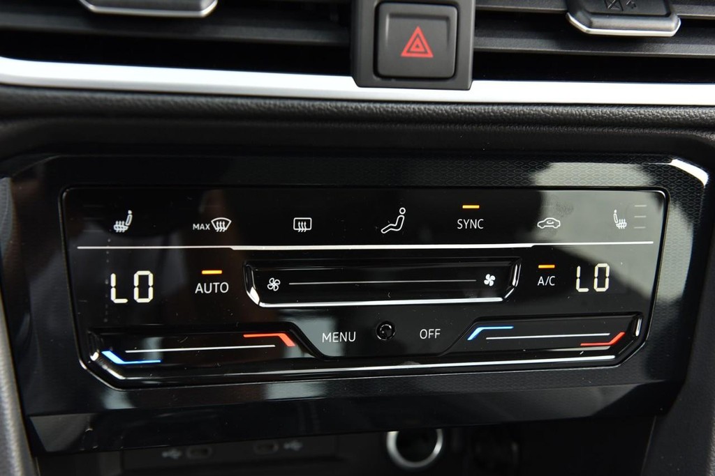 Volkswagen Taos Vehicle Full-screen Gallery Image 14