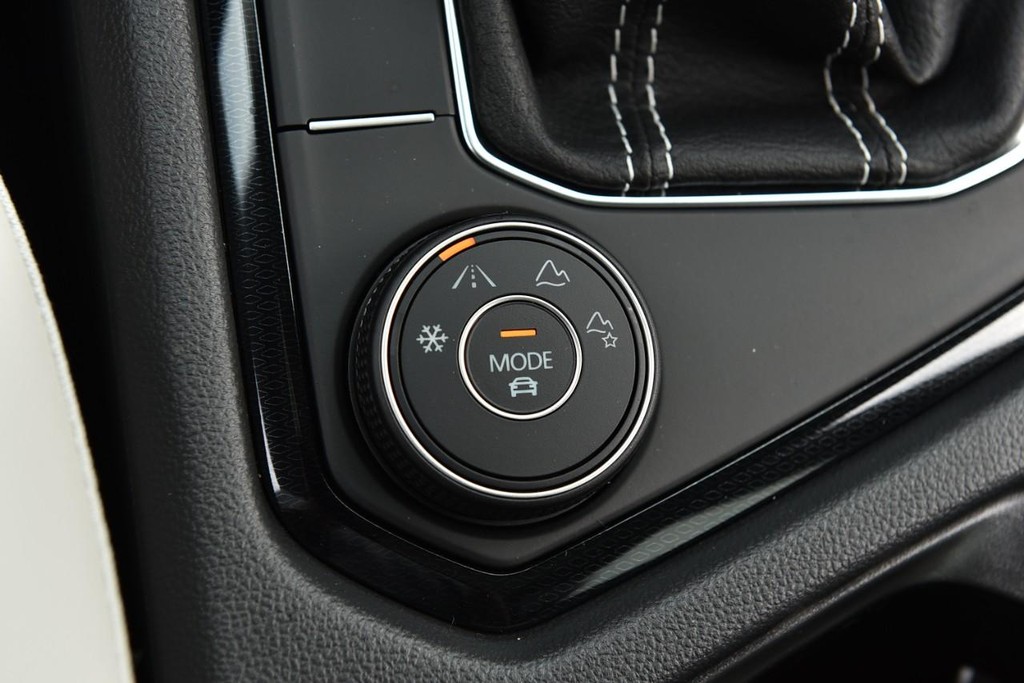 Volkswagen Taos Vehicle Full-screen Gallery Image 17