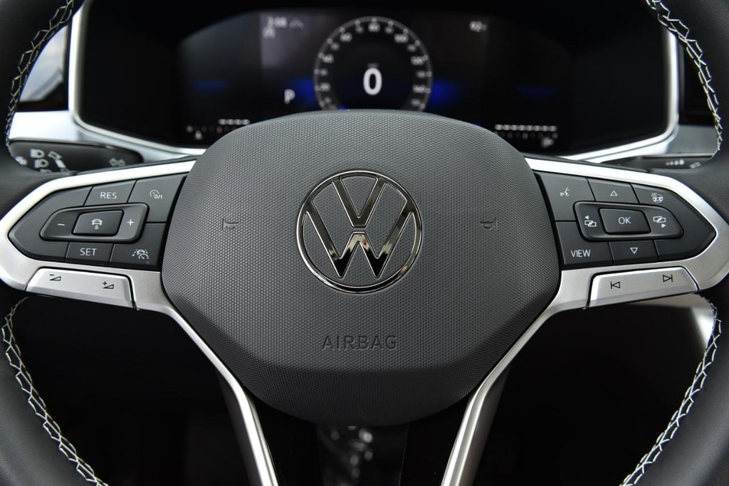 Volkswagen Taos Vehicle Full-screen Gallery Image 18