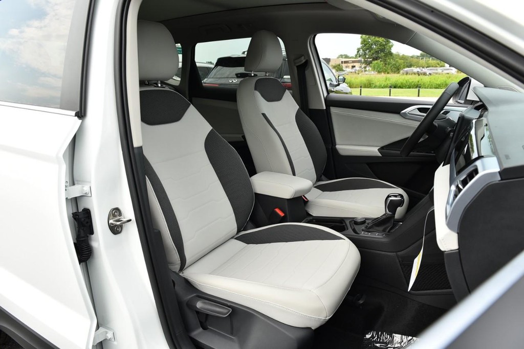 Volkswagen Taos Vehicle Full-screen Gallery Image 20