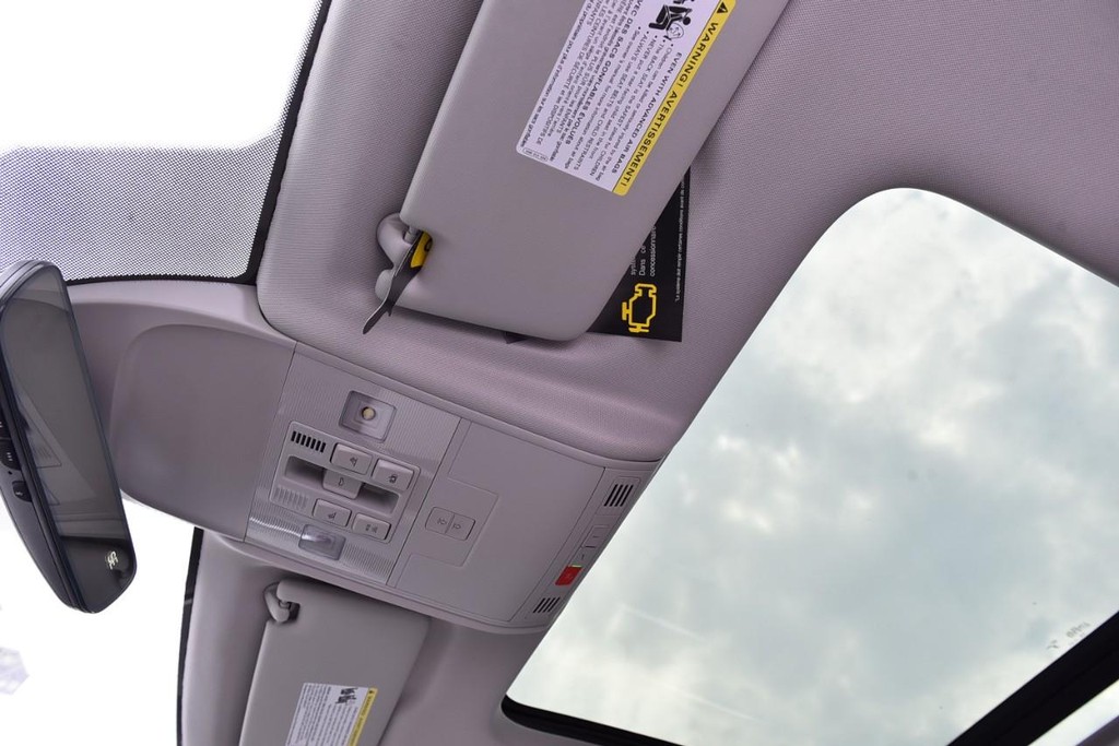 Volkswagen Taos Vehicle Full-screen Gallery Image 21