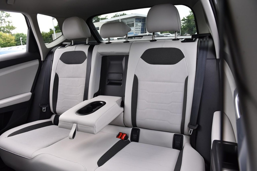 Volkswagen Taos Vehicle Full-screen Gallery Image 22