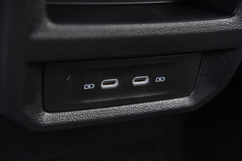 Volkswagen Taos Vehicle Full-screen Gallery Image 24