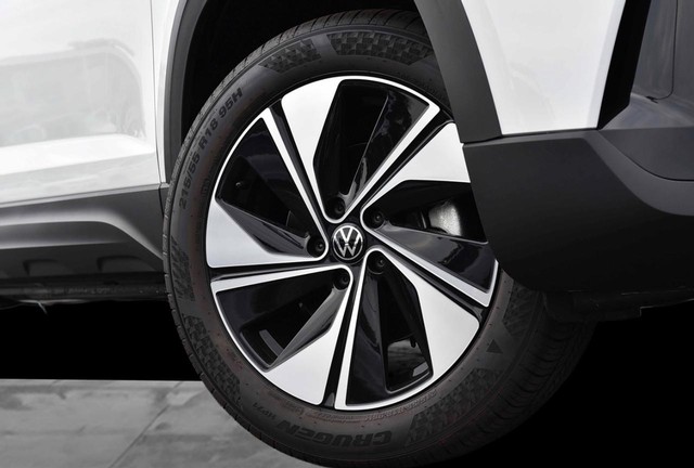 Volkswagen Taos Vehicle Image 03