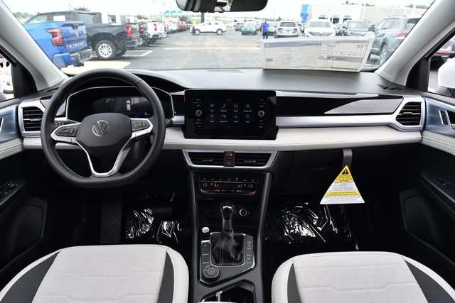 Volkswagen Taos Vehicle Image 07