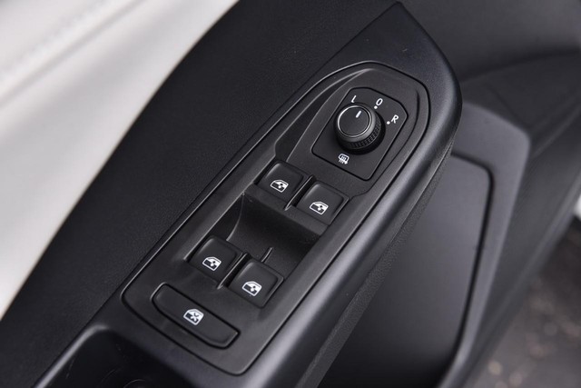 Volkswagen Taos Vehicle Image 08
